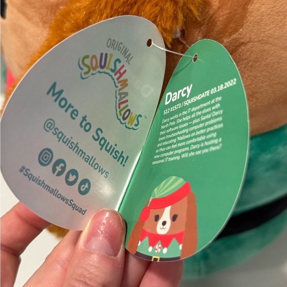 Squishmallows- Darcy - Santa’s helper - Picture 4 of 8